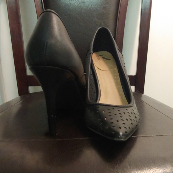 Shoes - Picture 2 of 2